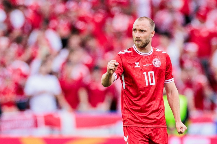 开云体育下载网址-图片报：埃里克森不太可能加盟勒沃库森，球队阵容已满员