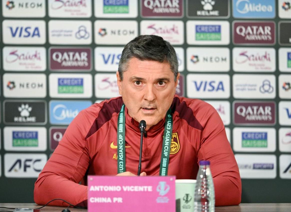 开云体育下载入口-津媒：安东尼奥知道外界对他的技战术打法多有指责